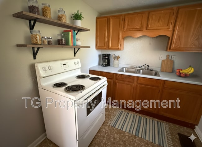 Building Photo - 5557 Ramona Blvd