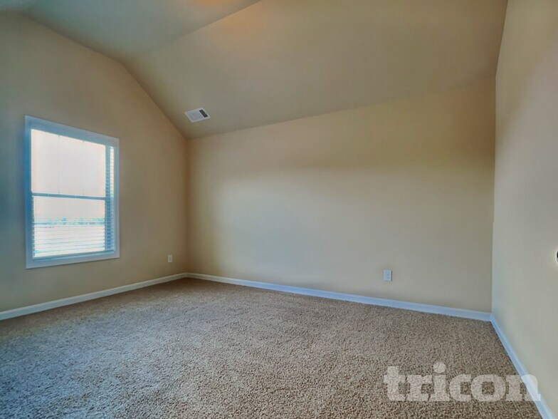 Building Photo - 121 Kennelsman Dr