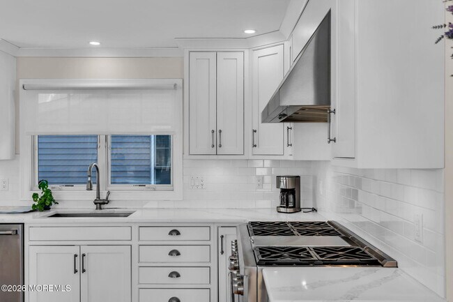 Building Photo - 550 Whiting Ave