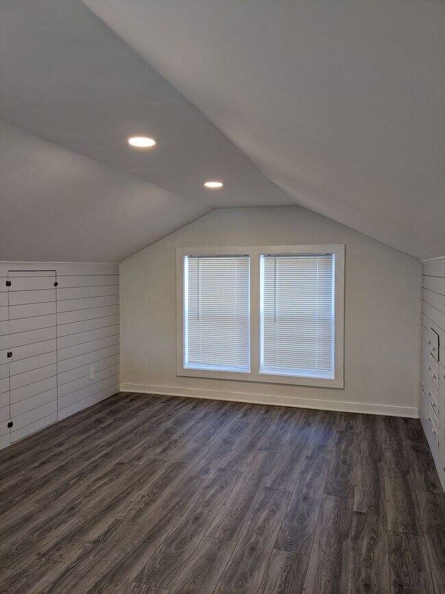Building Photo - Beautiful Asheville Rental in the Malvern Hills Neighborhood!