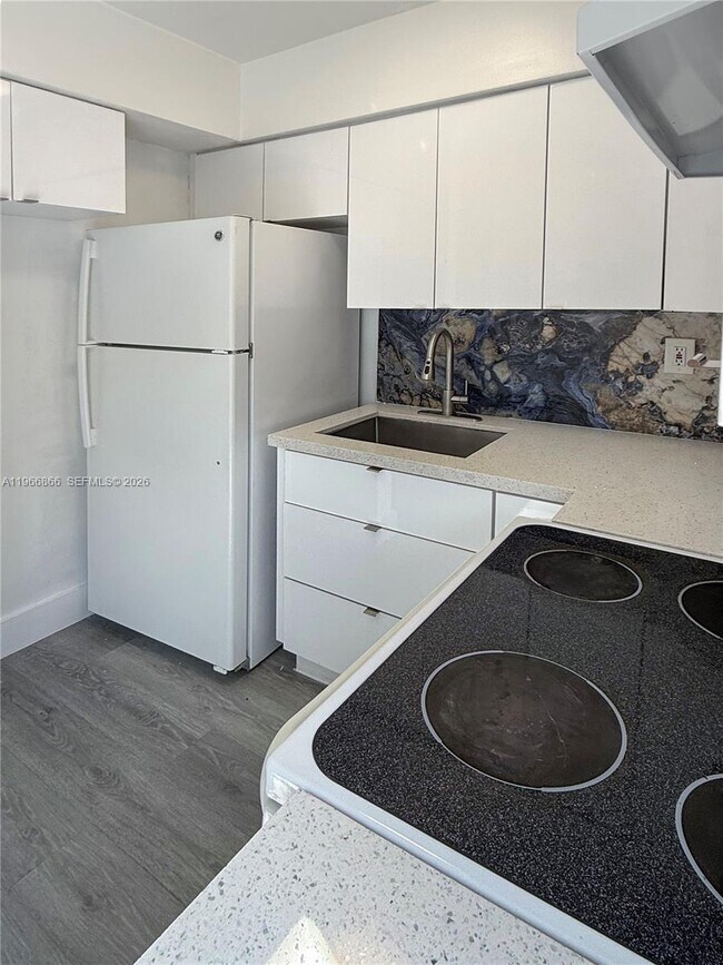 Building Photo - 852 SW 1st St