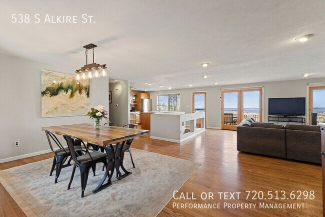 Building Photo - 538 S Alkire St