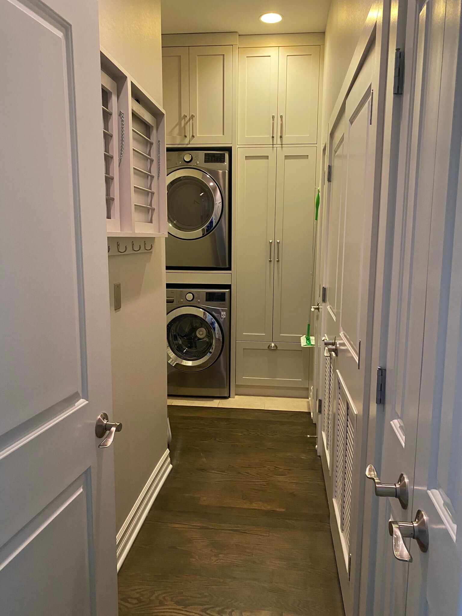 Laundry room - 1631 N Milwaukee Ave