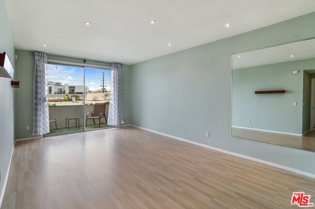 Building Photo - 11920 Dorothy St