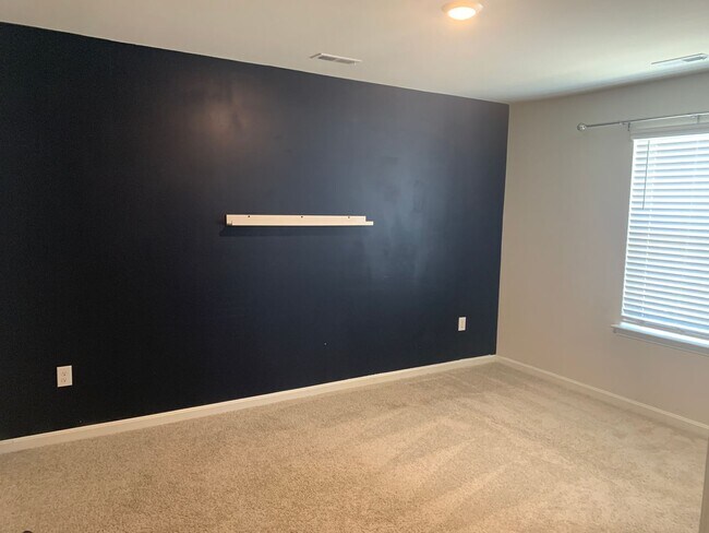 Building Photo - 125 Maple Run Dr