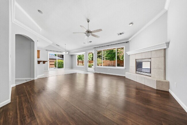 Building Photo - Very clean move in ready dog friendly