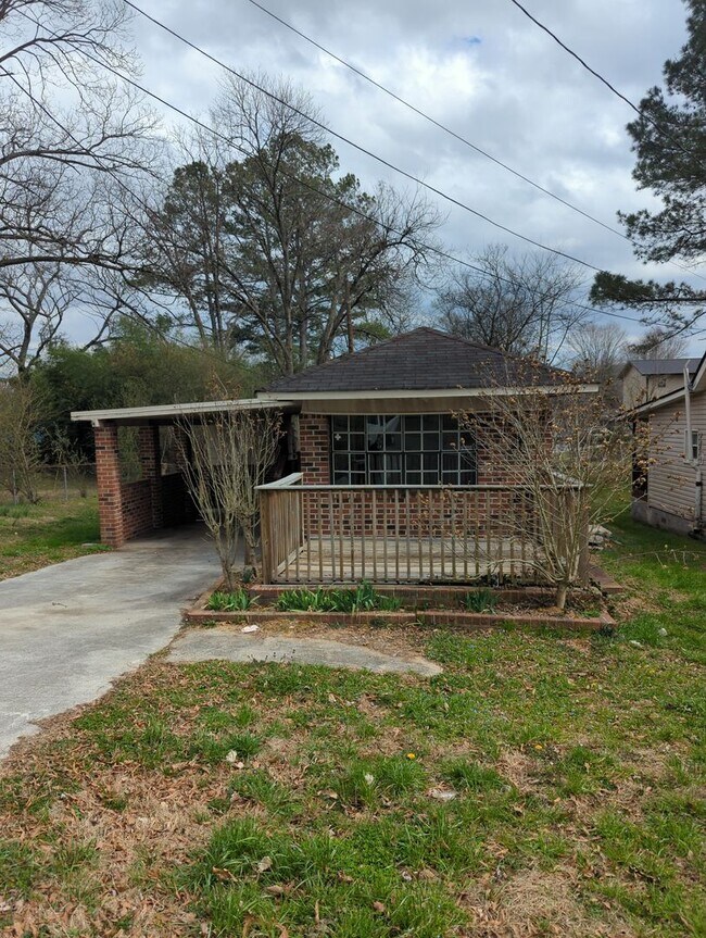 Building Photo - 409 Daugherty St