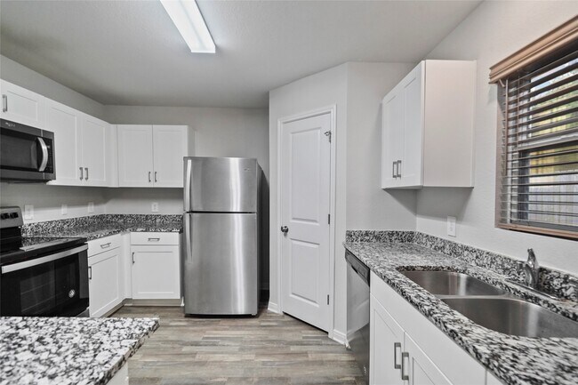 Building Photo - 15536 Briar Forest Dr