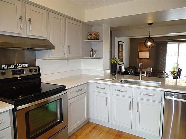 Kitchen - 563 Winesap Dr