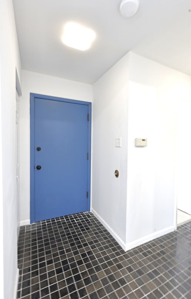 Building Photo - 3621 S Winchester Ave