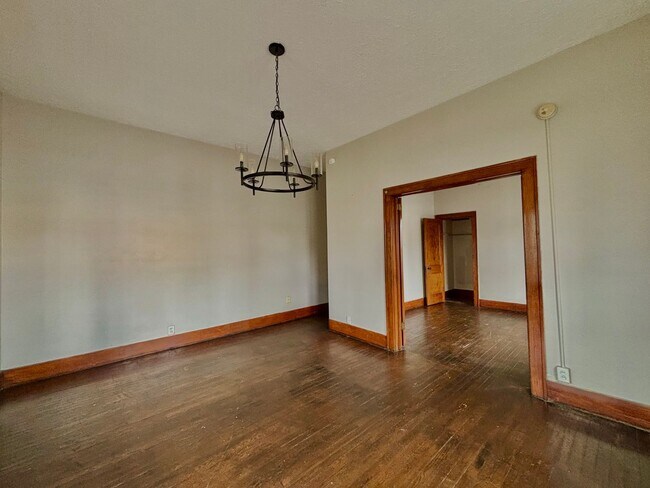 Building Photo - 426-428 S Westnedge Ave