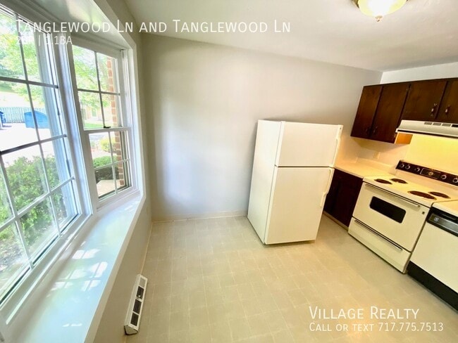 Building Photo - 442 Tanglewood Ln