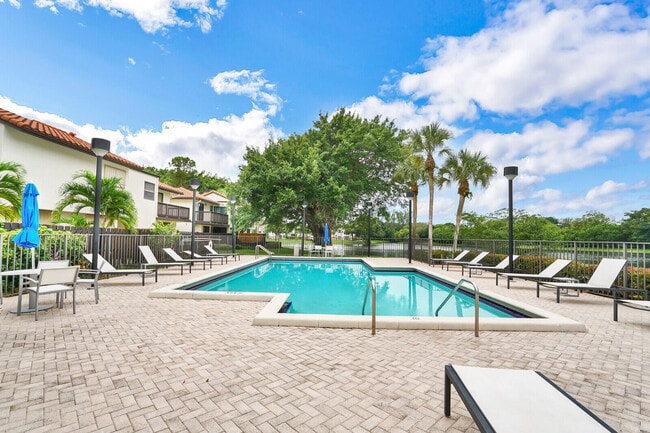 Building Photo - 5804 Fox Hollow Dr