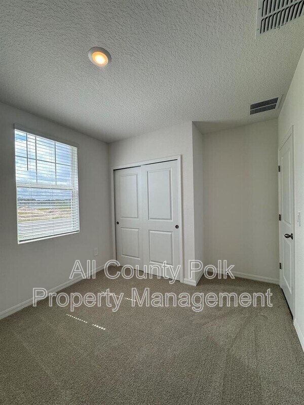 Building Photo - 2061 Rosewood Dr