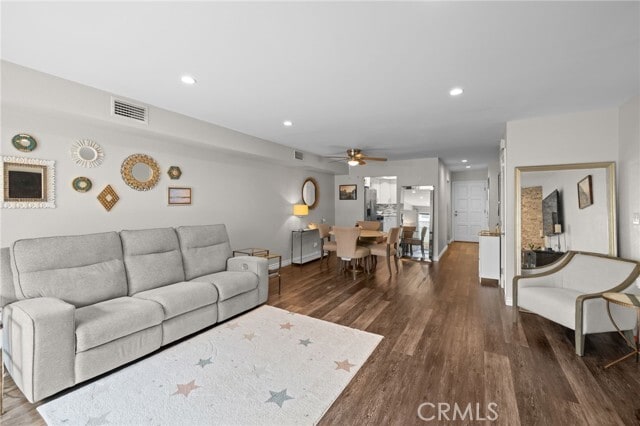 Building Photo - 545 E Cypress Ave