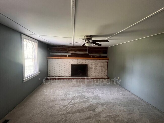 Building Photo - 735 NC-24