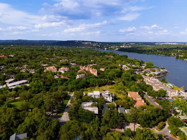 Building Photo - 2210 Westlake Dr