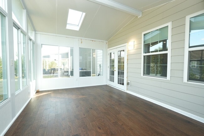 Building Photo - Modern Comfort Meets Space – 4BR/3.5BA Hom...