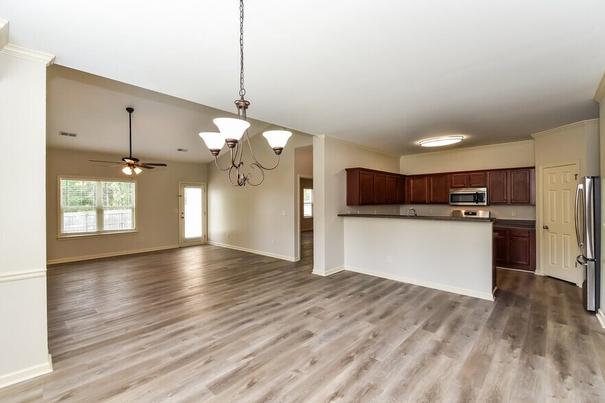 Building Photo - 1000 Cureton Dr