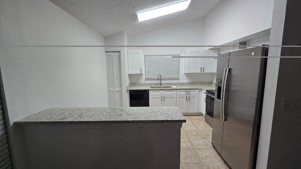 Building Photo - 846 Grenadier Dr