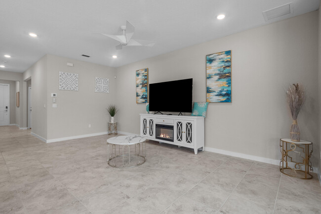 Building Photo - 4491 NW Oakleaf Ct