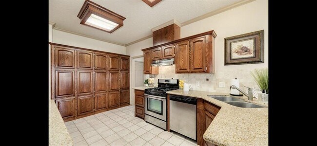 Building Photo - 112 Portulaca St