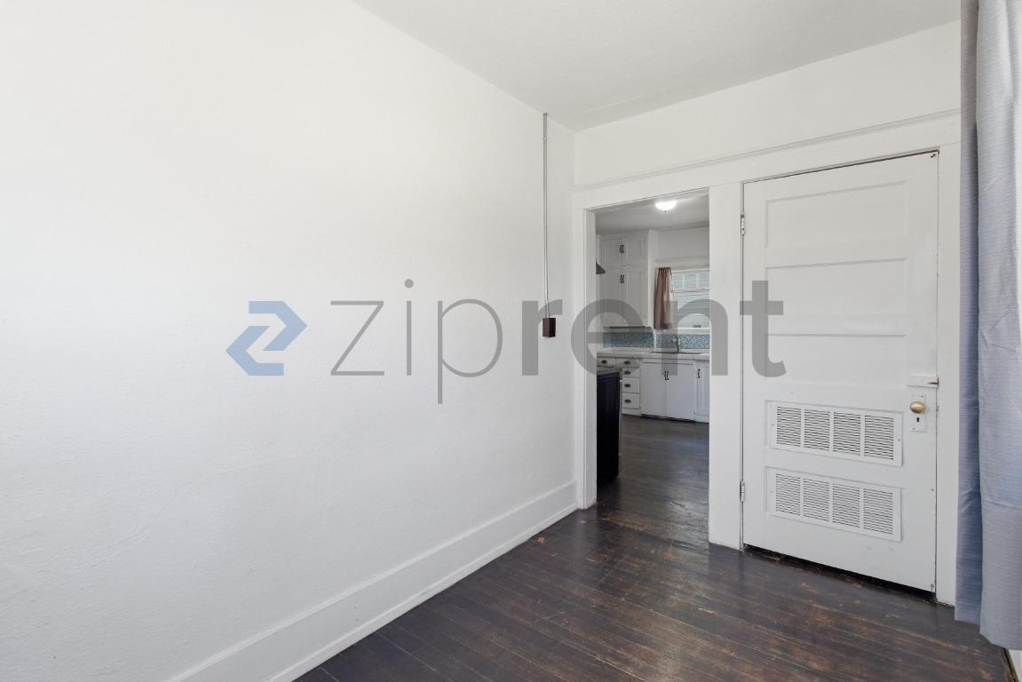 Building Photo - 423 Mill St