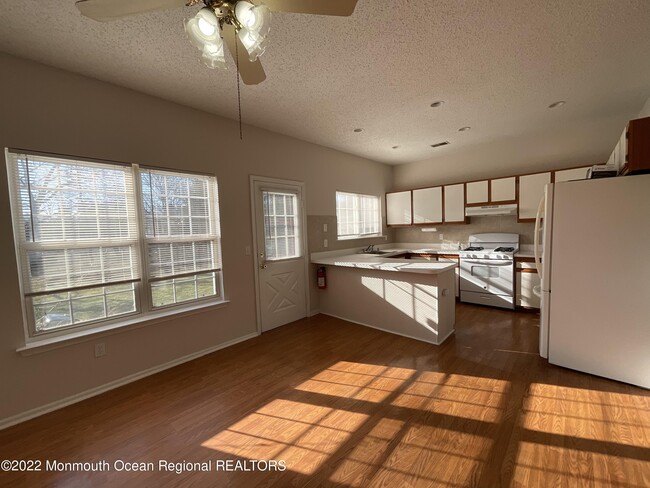 Building Photo - 907 Creamery Ct