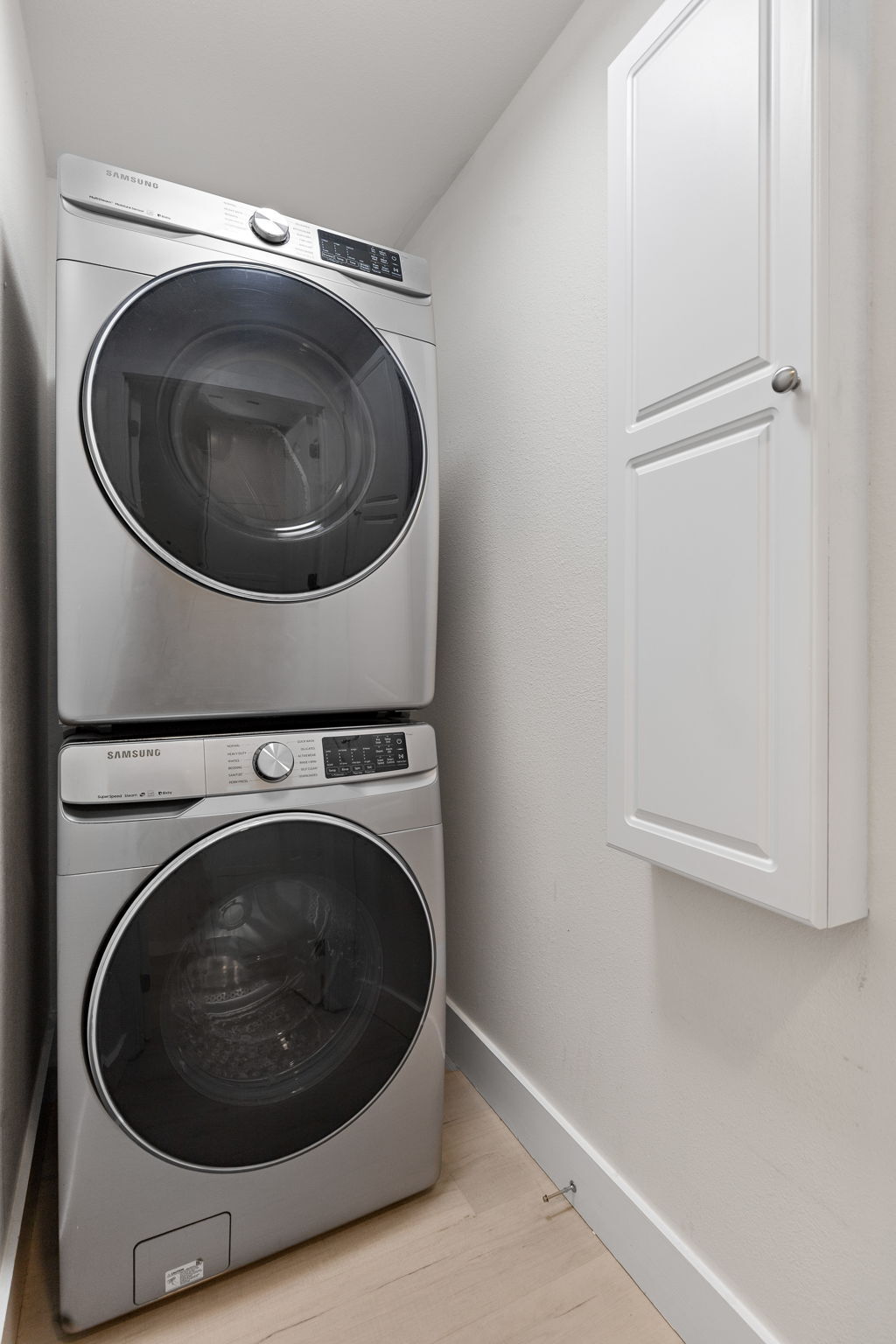 Building Photo - 1735 Woodridge Dr