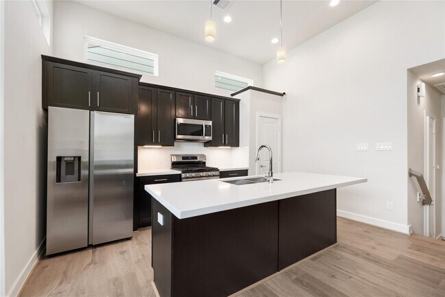 Building Photo - 147 Knightsbridge Park Ln