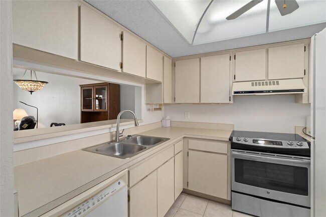 Building Photo - 8211 Brent St