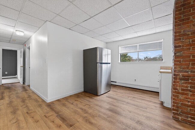 Building Photo - 42 Almont St