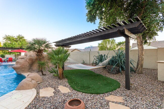 Building Photo - 2143 E Tonto Pl