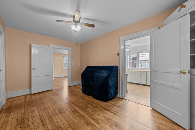 Building Photo - 503 E 5th St