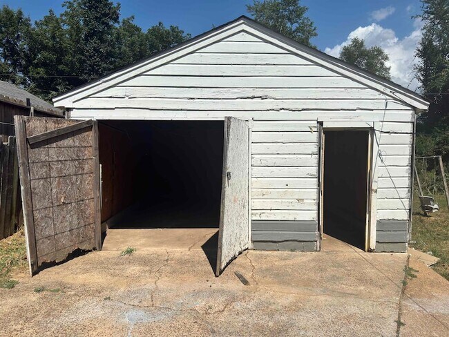 Building Photo - 1770 Sugarloaf St