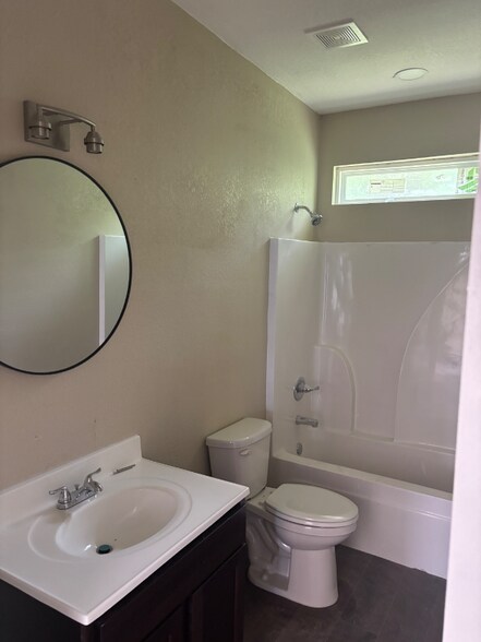 Building Photo - 660 Wingate St