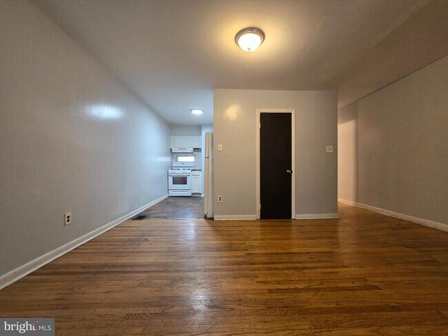 Building Photo - 623 N 32nd St