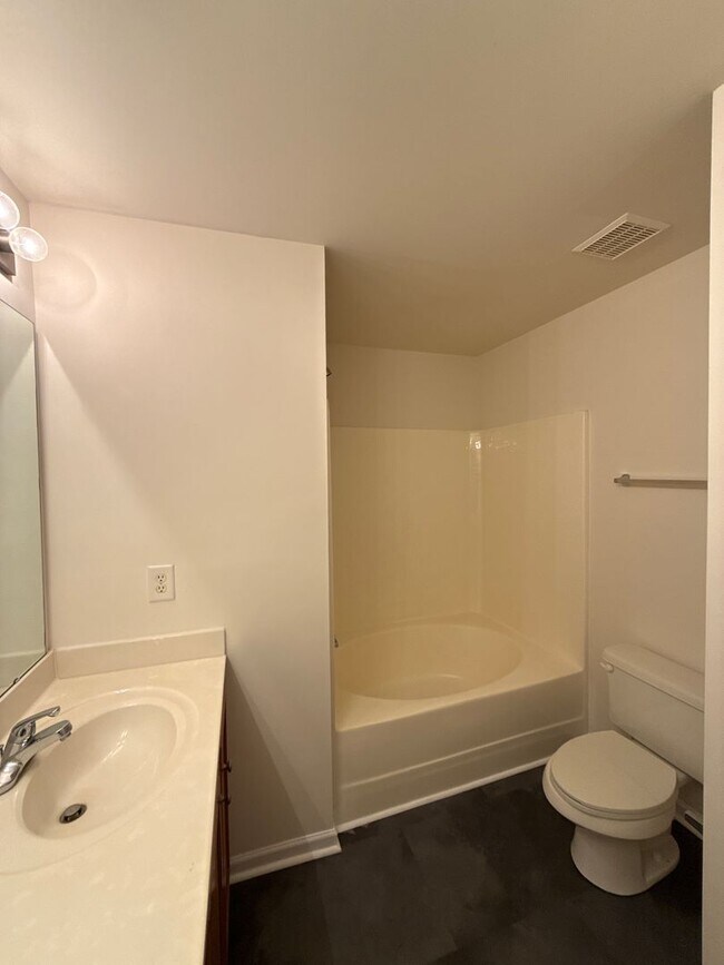Building Photo - Oakstone