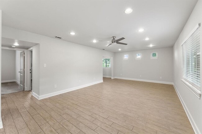 Building Photo - 2309 Newfield Ln