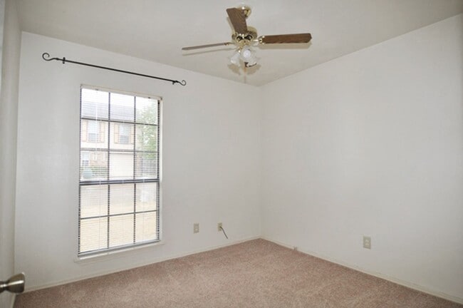 Building Photo - AVAILABLE NOW - Spacious 2-2-1 in Ft. Worth, desirable Keller ISD!