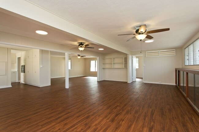 Building Photo - 4 BD 2 BA w/ Large Driveway & Yard