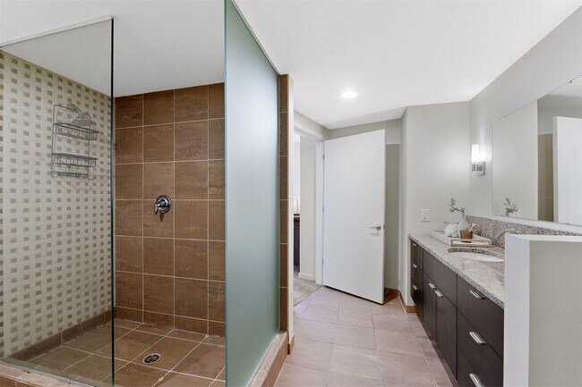 Building Photo - 915 Olive St