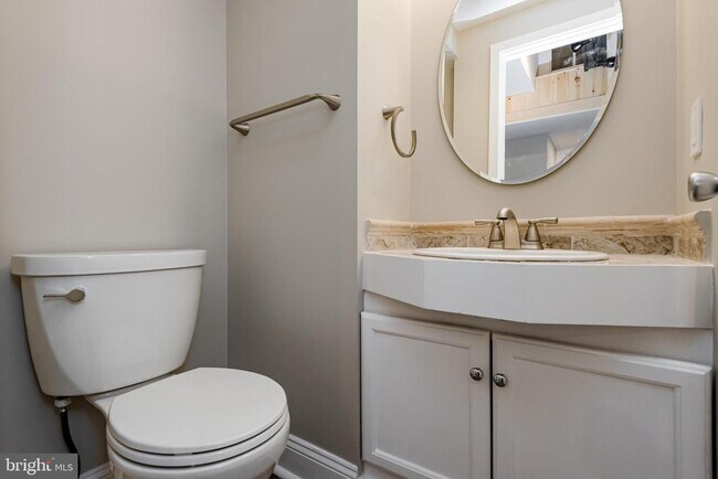 Building Photo - 21 Elm Rd