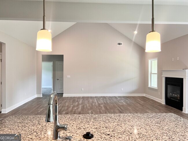Building Photo - 8024 English Ivy Ct