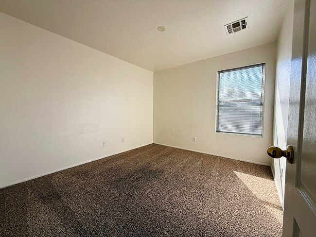 Building Photo - Spacious & Stylish in the Heart of Surprise!