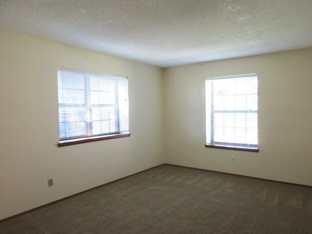 Building Photo - 921 S Zeno Way