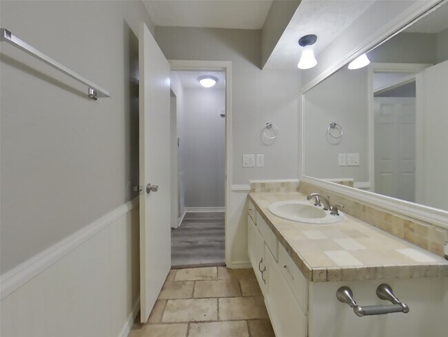 Building Photo - 22510 Braken Carter Ln