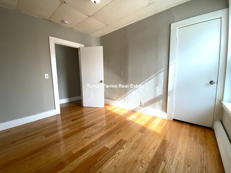 Building Photo - 270 Bowdoin St