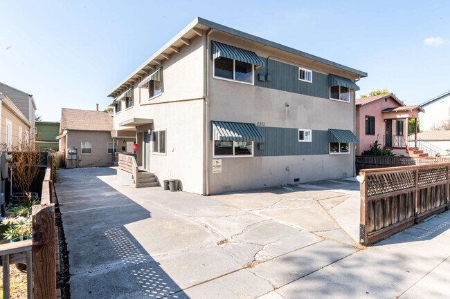 Building Photo - 2312 Bonar St