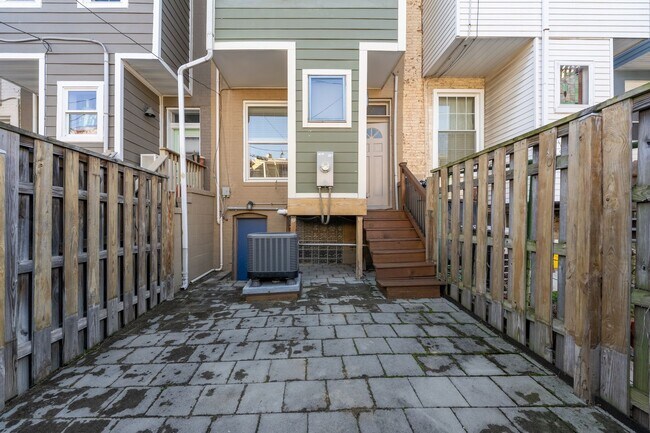 Building Photo - 128 S Ellwood Ave